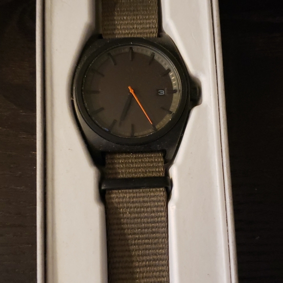 Mens Watch - Picture 3 of 3